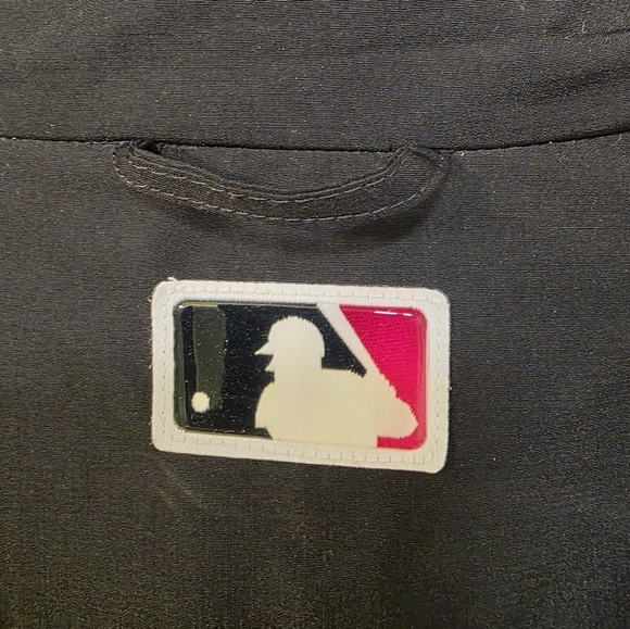 On-Field Cincinnati Reds Jacket - Picture 12 of 13